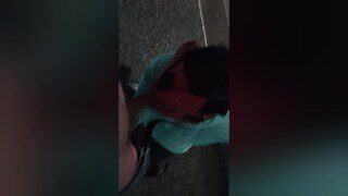соседка делает минет в подъезде, пока муж спит