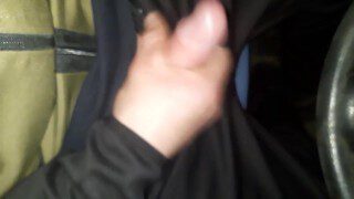 Здрочнул в машыне
